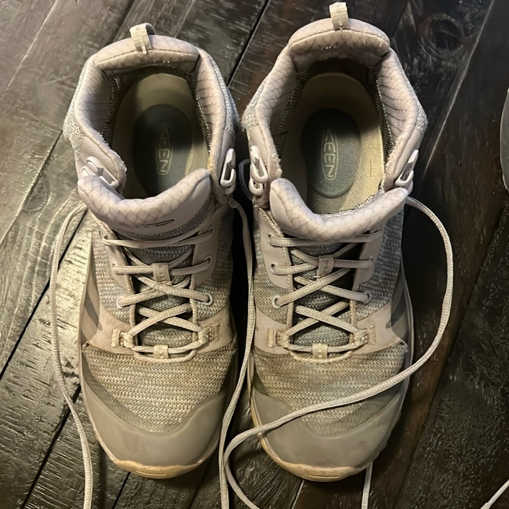 Keen size 7 terradora hiking boots